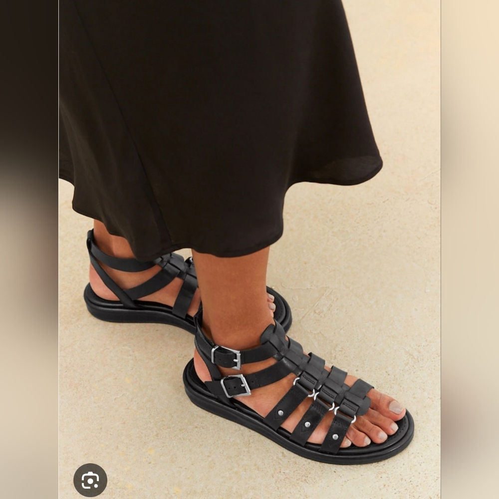 FOREVER COMFORT Black Leather Strappy Sandals Size 8M